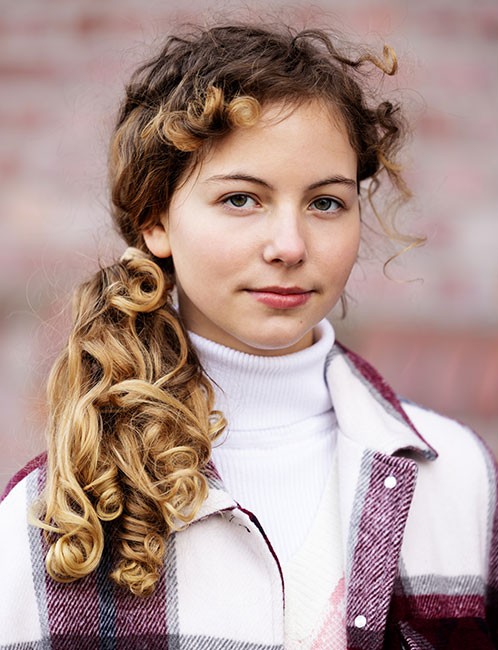 Meet ‘How to Sell Drugs Online (Fast)’ Star Amely Trinks