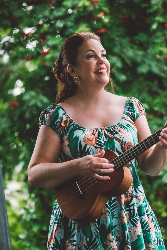 Ukulele Alisa Talks “Nyt ja tässä,” Career Beginnings, and More
