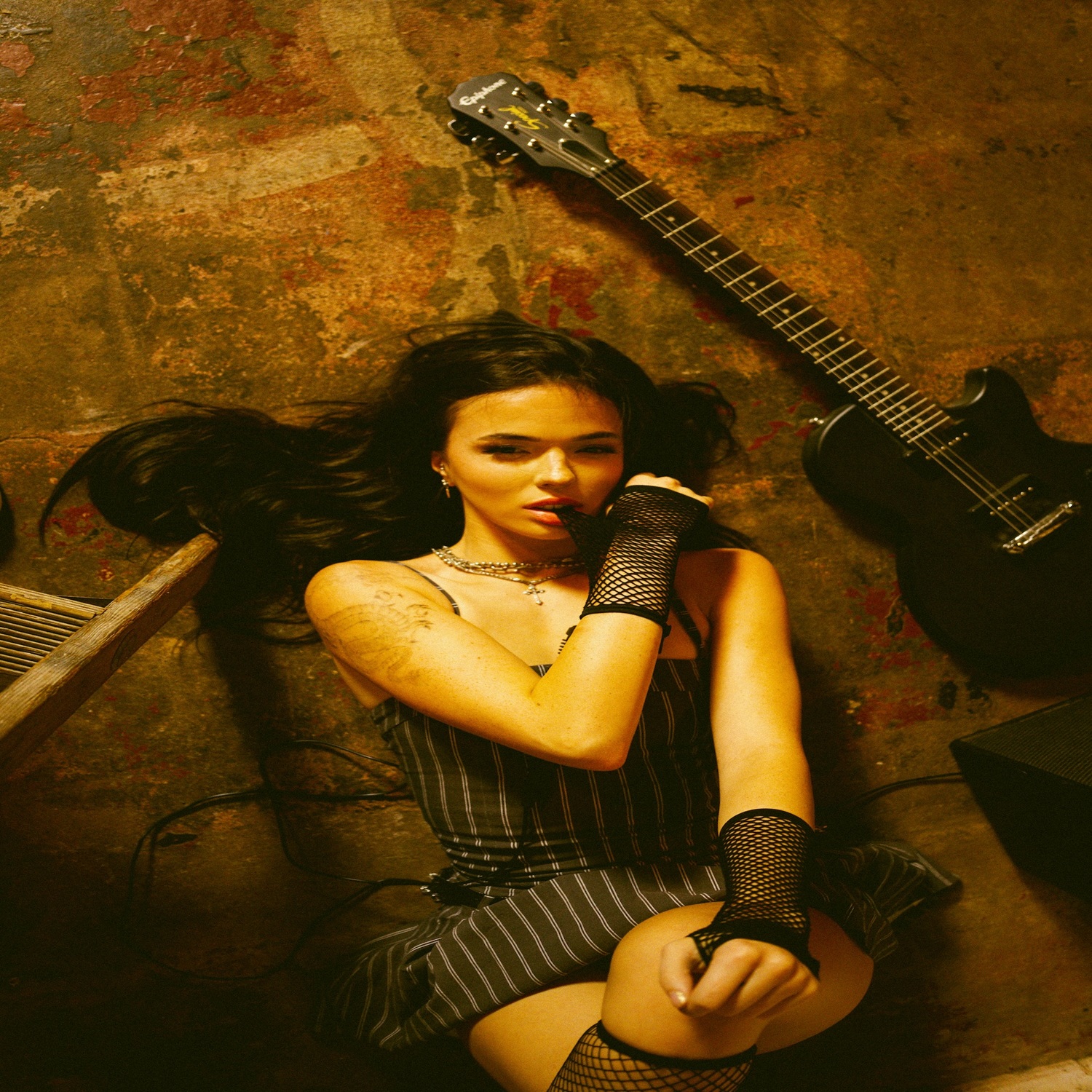 AVA RENN Unveils “None the Wiser” Music Video