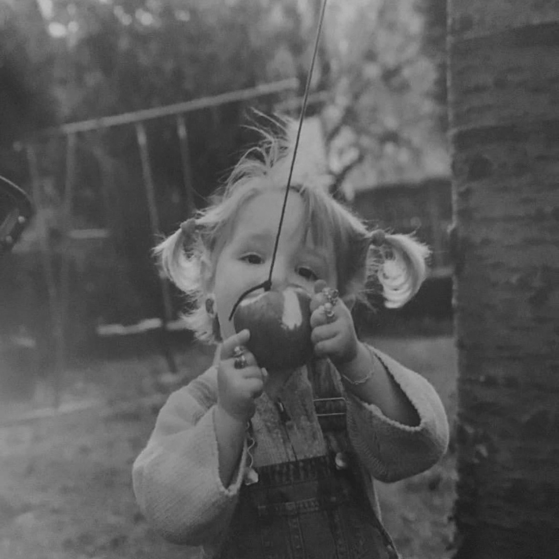 Songstress LÉO Unveils Titular Debut EP