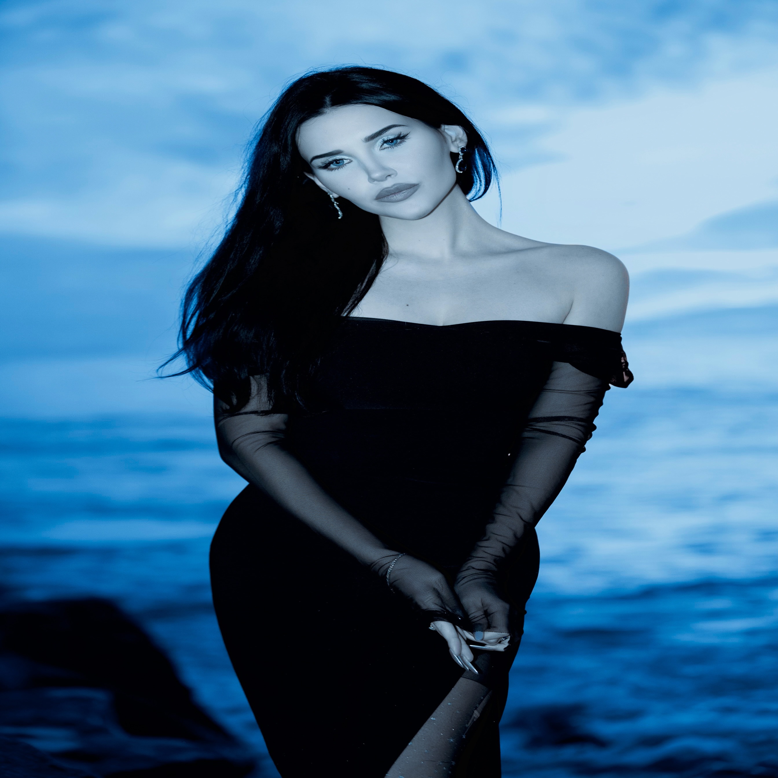 Siren Unveils Debut Single “Siren Heroine”